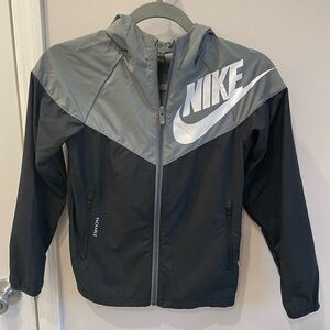 EUC Nike boys Sz Small Black/Gray/White lightweight windbreaker